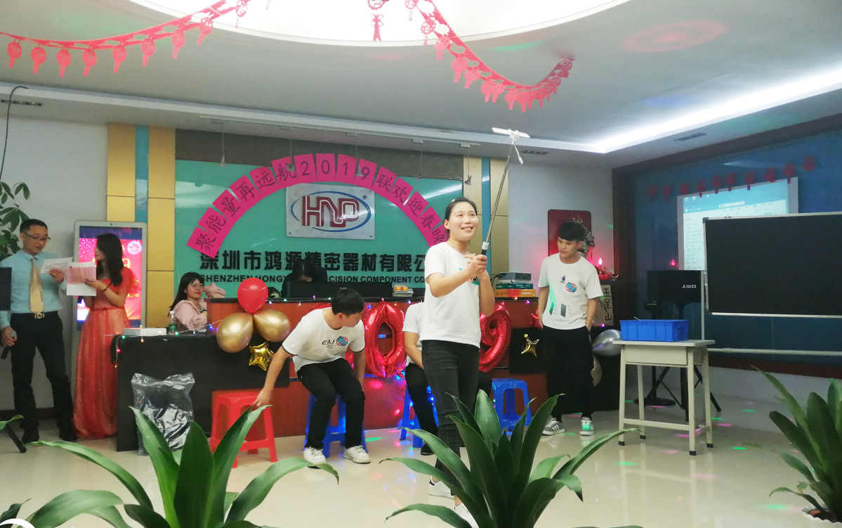 尊龙凯z6mg官网精密春节晚会幼品《手机控》